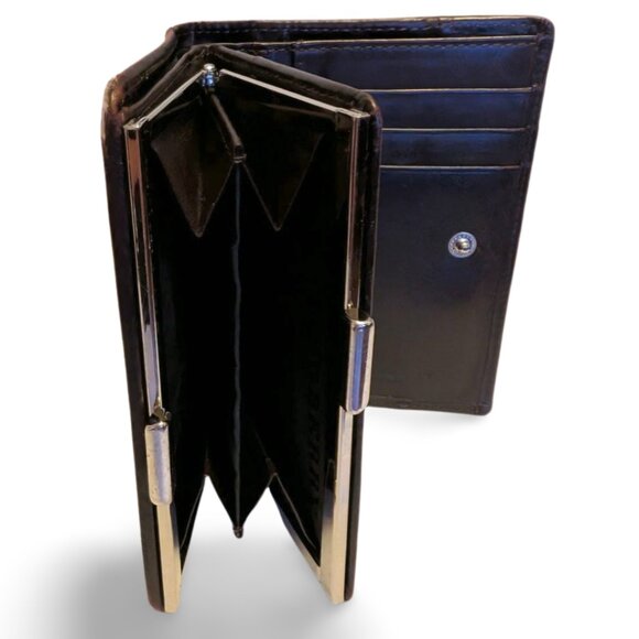 Burberry bi-fold wallet with a metal kiss-lock coin - Picture 4 of 10